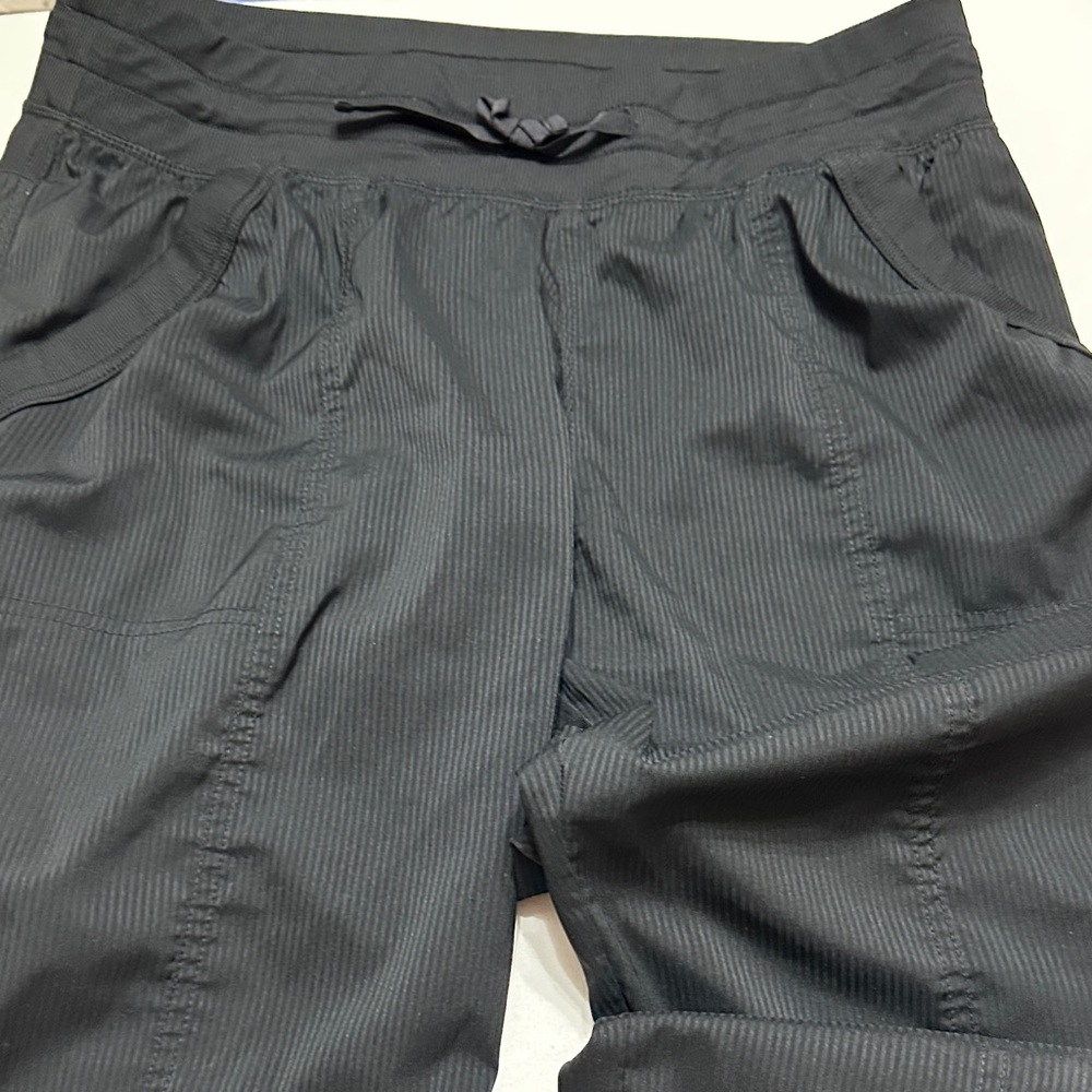 Marika Black Capris